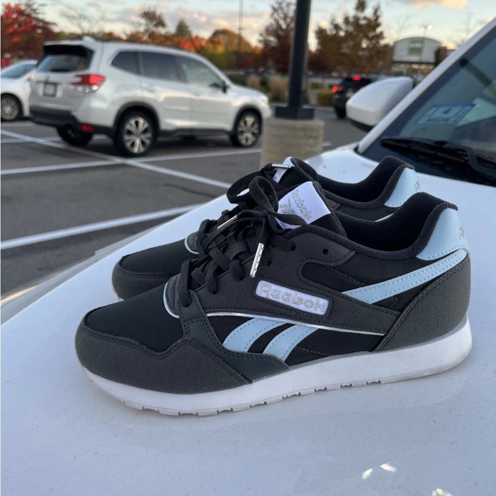 Reebok Black and Light Blue Athletic Shoes Women’s 8.5 - Picture 3 of 6